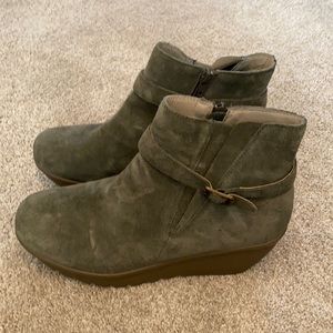 Skechers Suede Parallel Wedge Ankle Boot Size 11